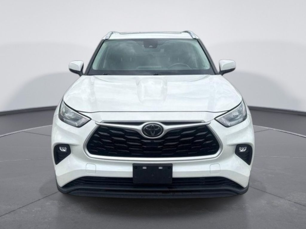 Used 2020 White Toyota XLE image 2