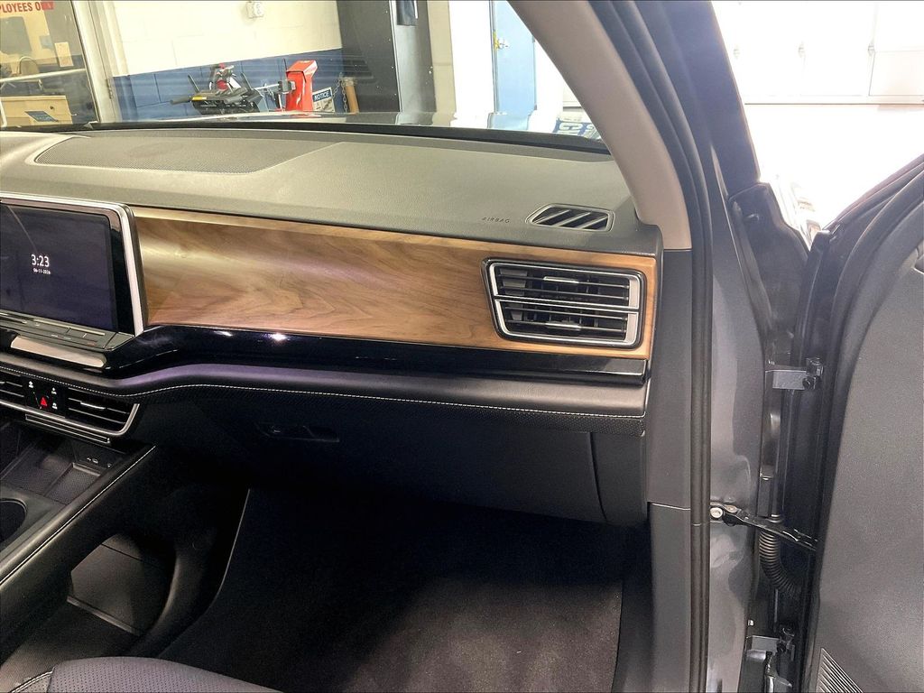 2024 Volkswagen Atlas — photo 13