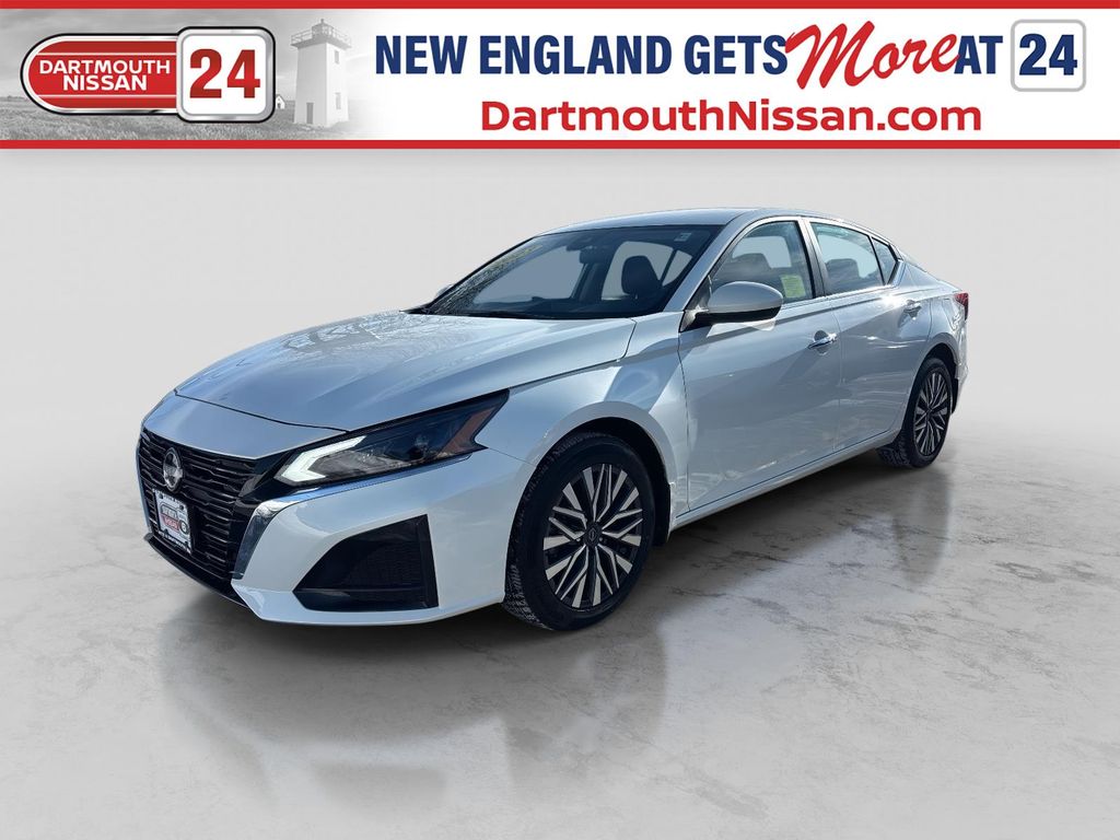 Pearl White Tricoat 2023 Nissan Altima 2.5 SV AWD Sedan All-Wheel Drive Continuously Variable Transmission