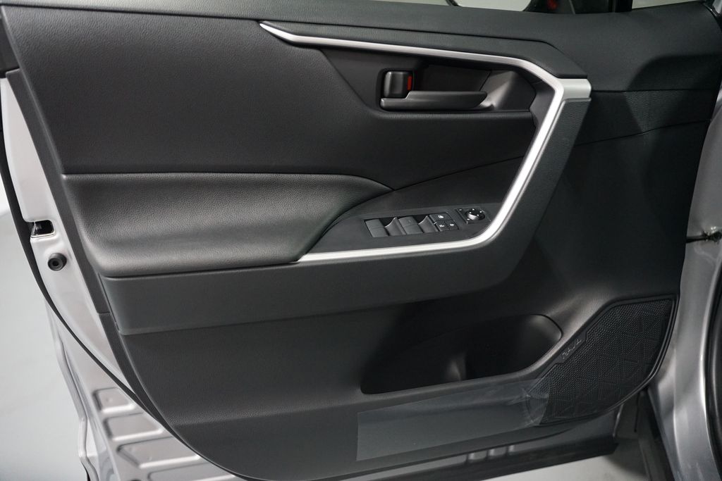 Thumbnail: 2025 Toyota RAV4 - 11