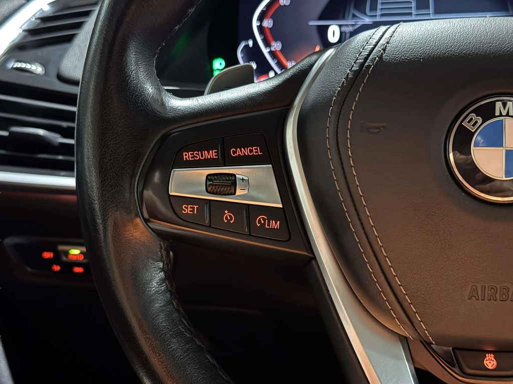 Used 2022 Black BMW xDrive40i image 15