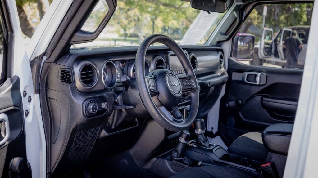 Used 2023 Jeep Gladiator Sport 4D Crew Cab