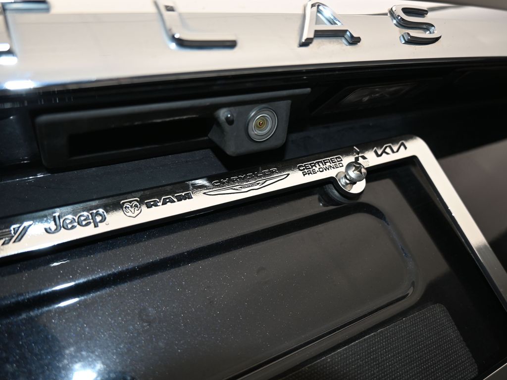 Used 2022 Deep Black Volkswagen 2.0T SE image 39