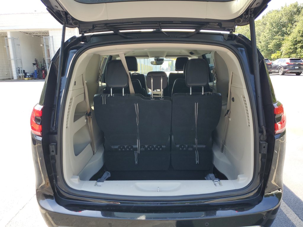Used 2023 Chrysler Pacifica Van