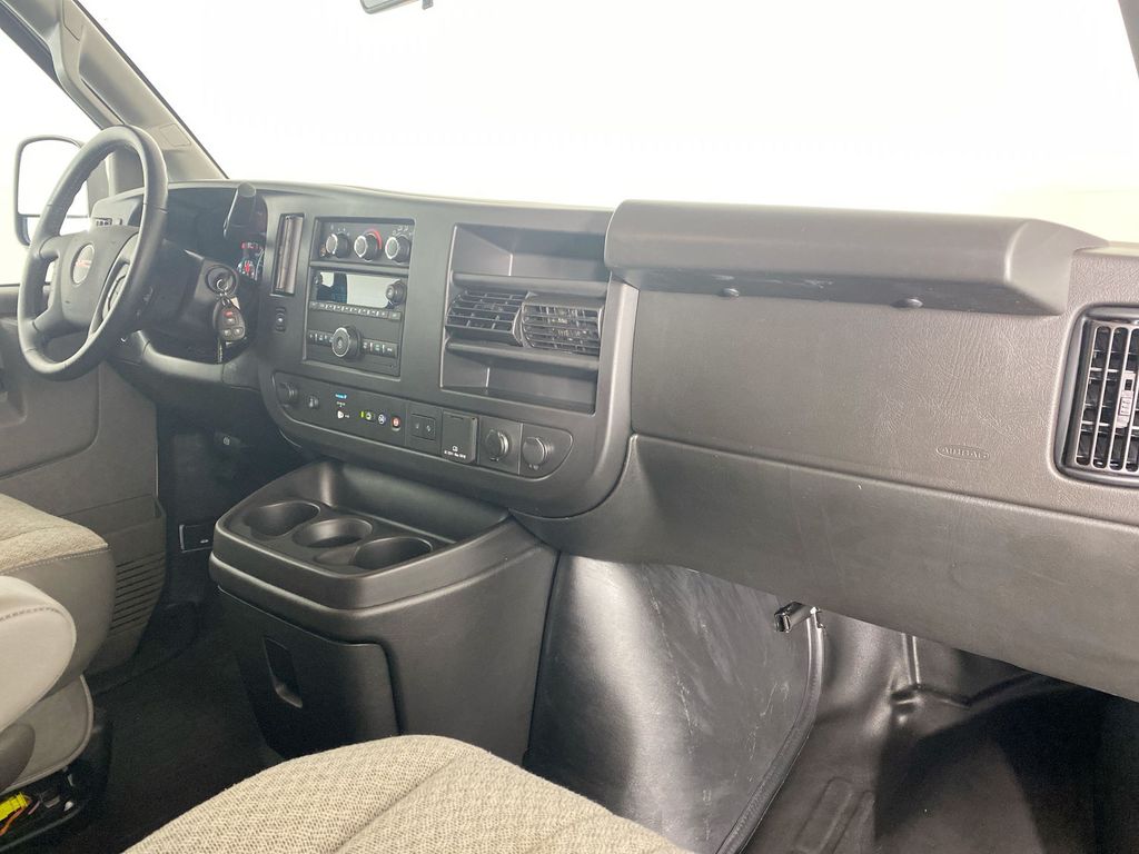 2023 GMC Savana 3500 Work Van 25