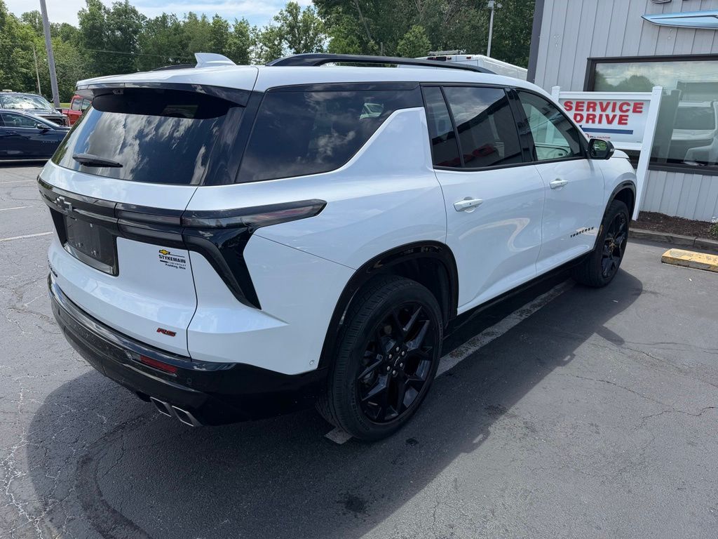 White (Iridescent Pearl Tricoat) 2024 Chevrolet Traverse RS AWD SUV / Crossover Four-Wheel Drive 8-Speed Automatic