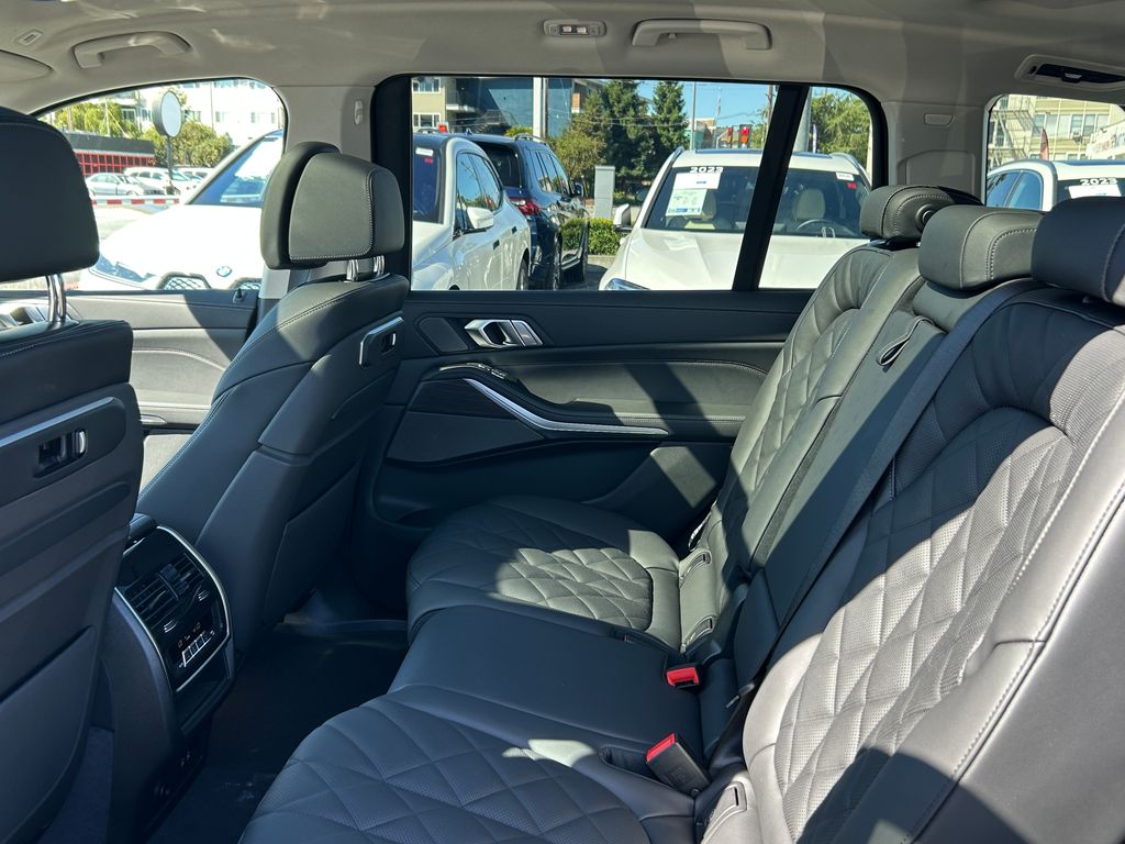 Thumbnail: 2026 BMW X7 - 30