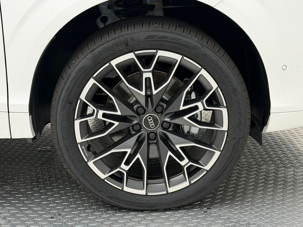 Thumbnail: 2026 Audi Q3 - 9