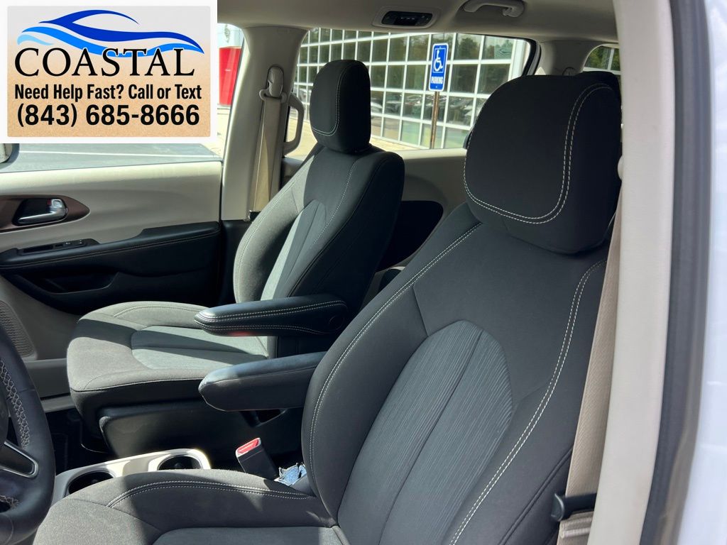 2023 Chrysler Voyager LX - 10