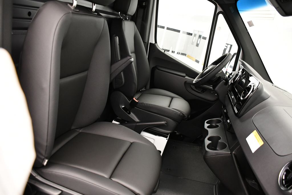 Thumbnail: 2026 Mercedes-Benz Sprinter - 32