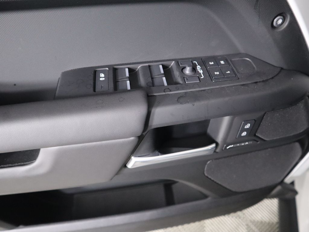 Thumbnail: 2025 Land Rover Defender - 25