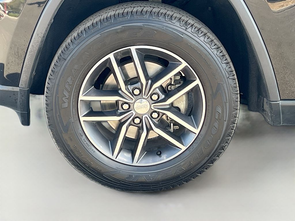 Used 2018 Black Jeep Limited image 29