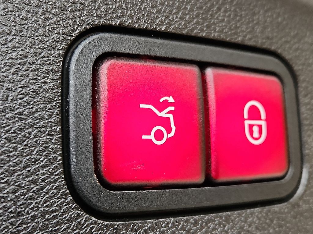 Thumbnail: 2014 Mercedes-Benz E-Class - 30