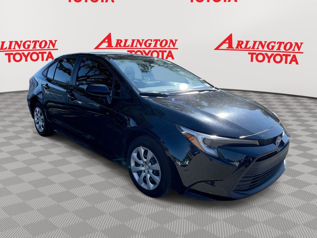 2025 Toyota Corolla LE's photo