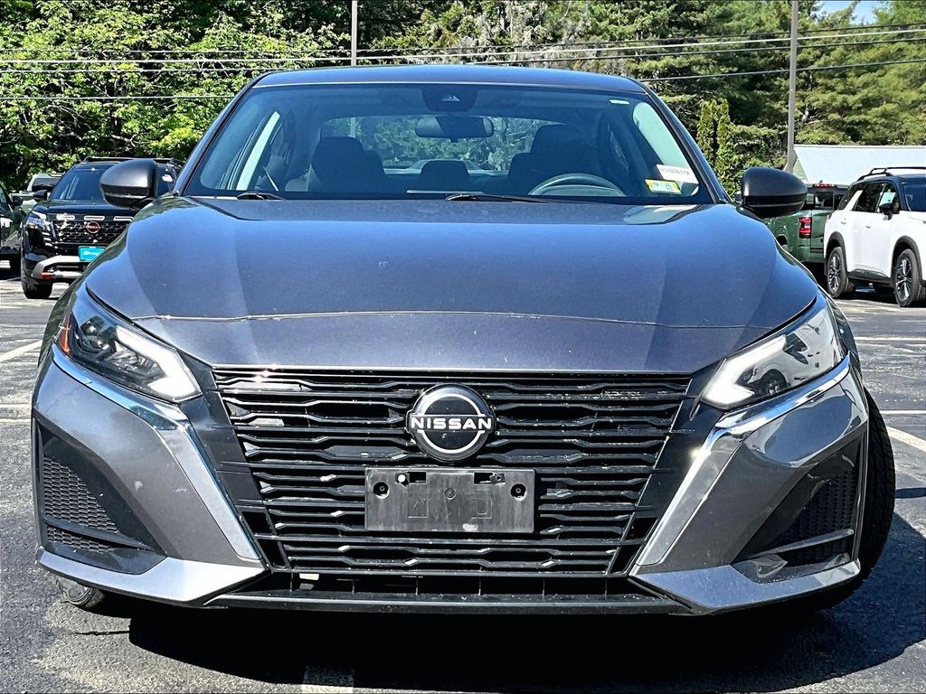 2024 Nissan Altima — photo 2