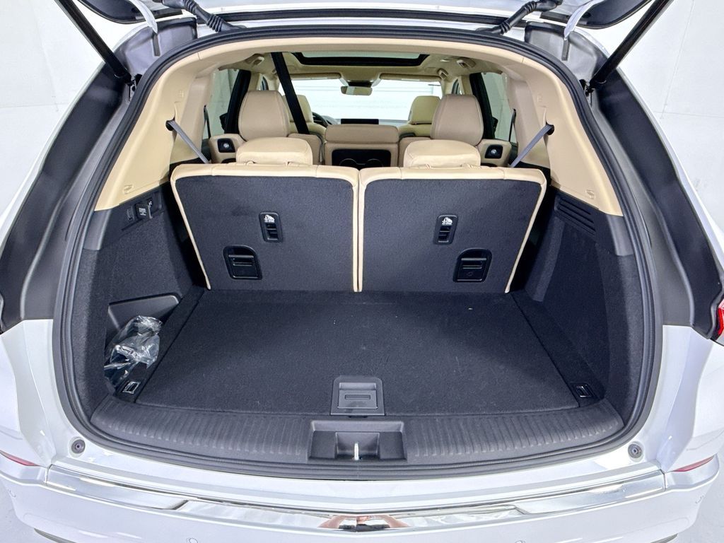 Thumbnail: 2026 Acura MDX - 27