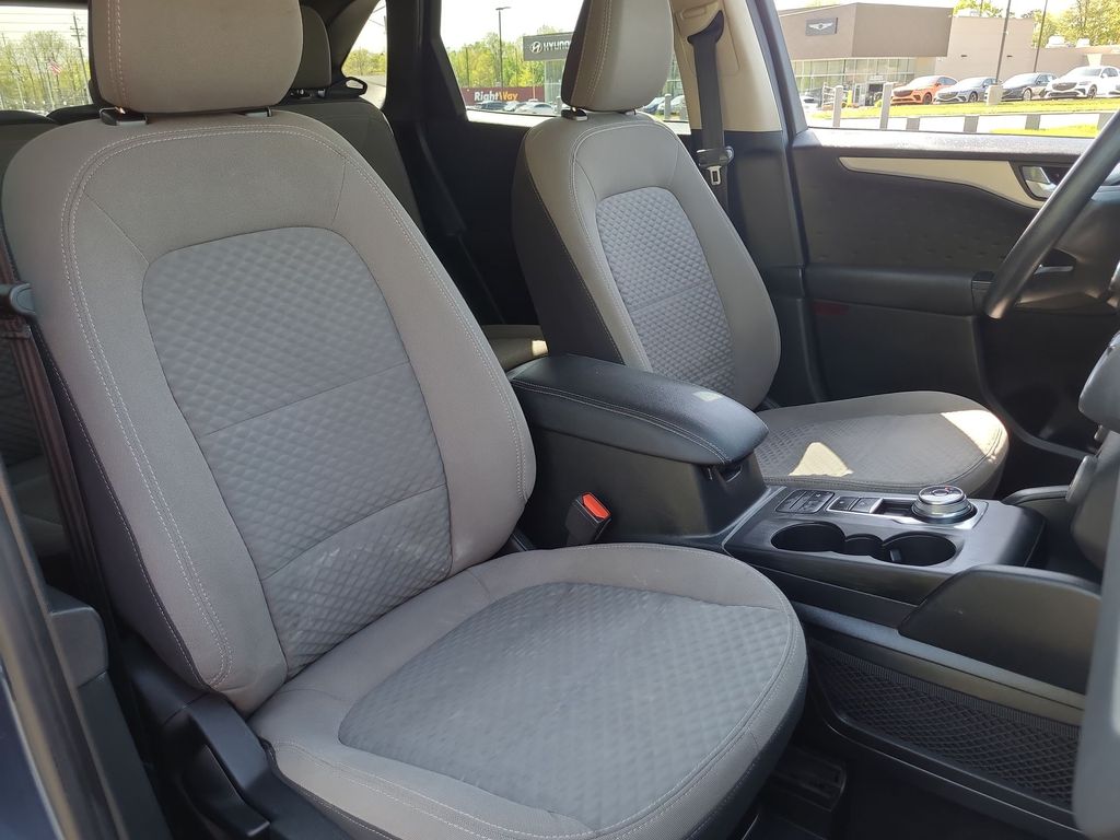 2020 Ford Escape SE 19