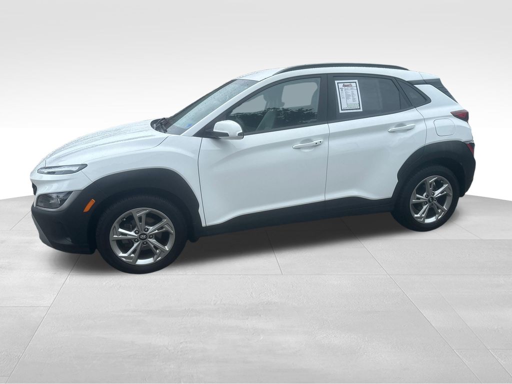 Used 2023 White Hyundai SEL image 4