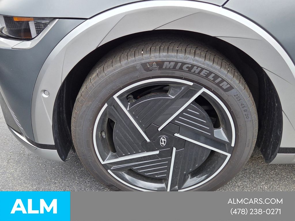 Used 2025 Gray Hyundai Limited image 3