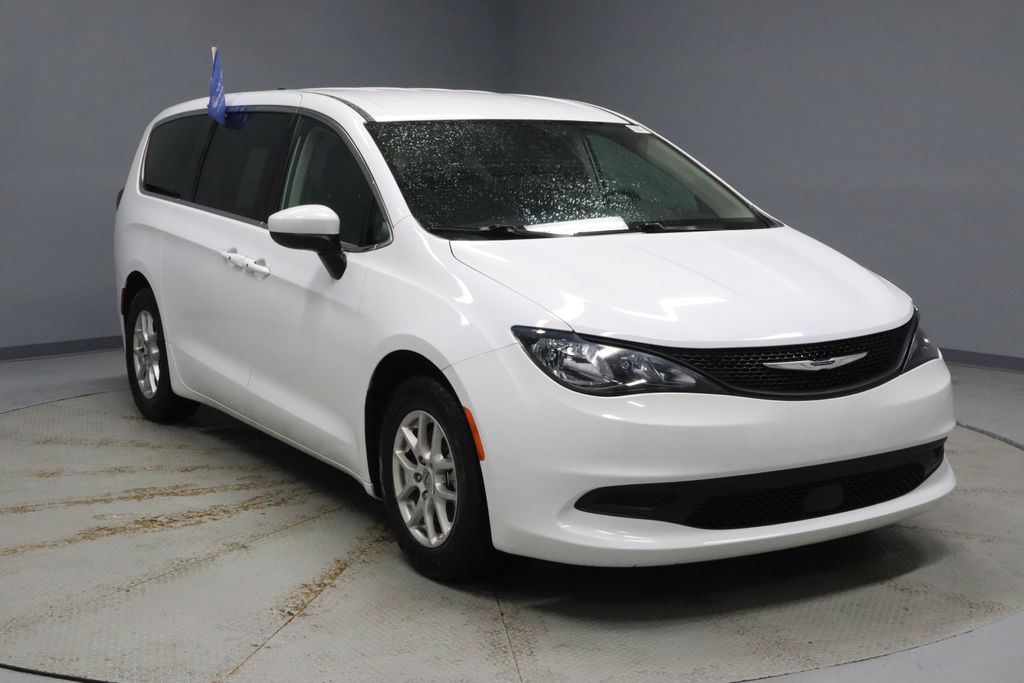 2023 Chrysler Voyager LX FWD