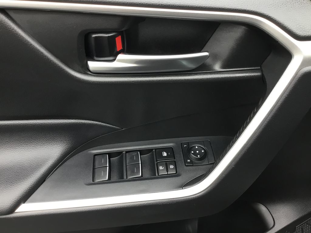 Thumbnail: 2023 Toyota RAV4 - 18