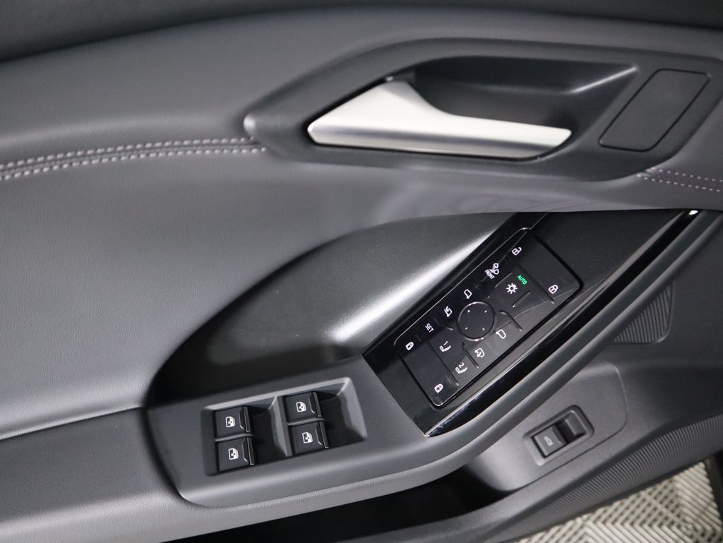 2025 Audi Q6 e-tron Premium 25
