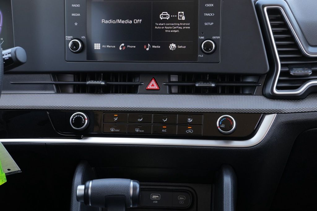 2025 Kia Sportage LX - Photo 23