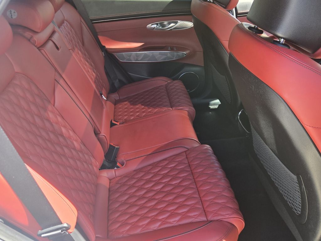 2022 Genesis Gv70 - $35,698