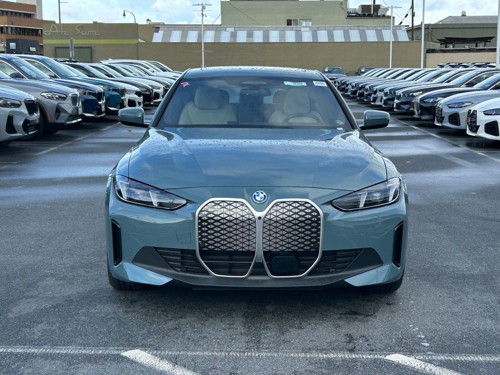 Thumbnail: 2025 BMW i4 - 8