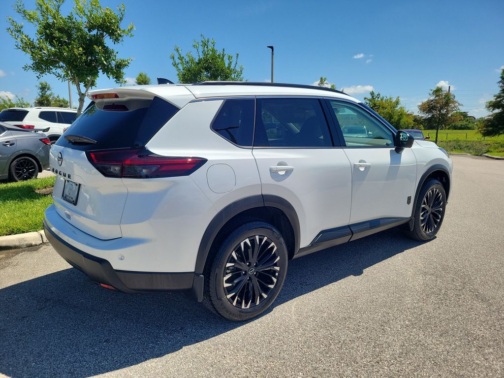 2026 Everest White Pearl Tricoat Nissan Rogue Dark Armor FWD SUV