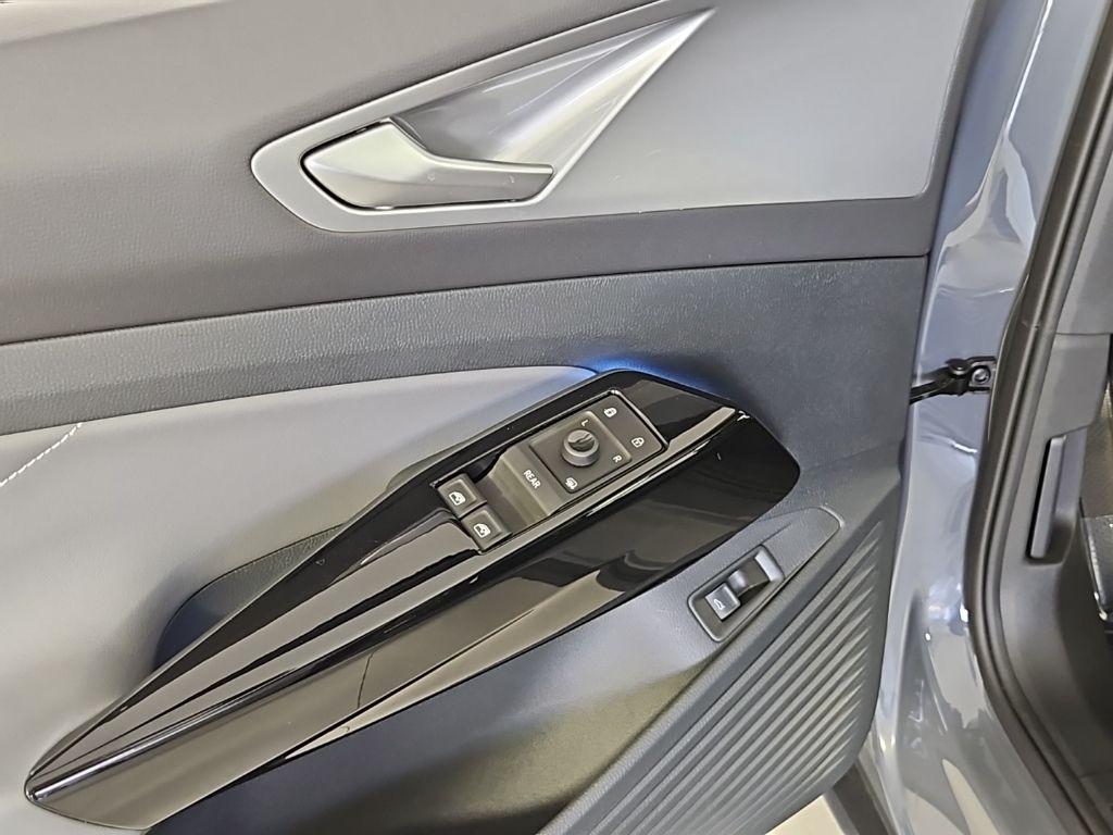 Thumbnail: 2023 Volkswagen ID.4 - 12