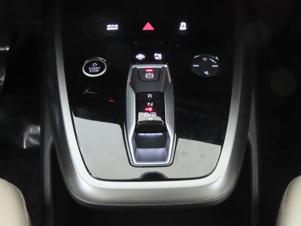 Thumbnail: 2025 Audi Q4 e-tron - 19