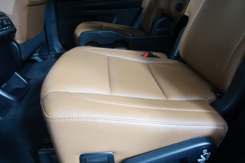 Thumbnail: 2019 Toyota Highlander - 14
