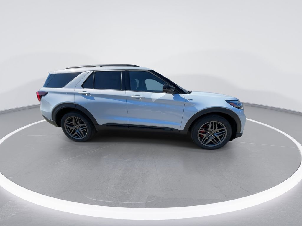 New 2026 Space White Metallic Ford ST-Line image 9