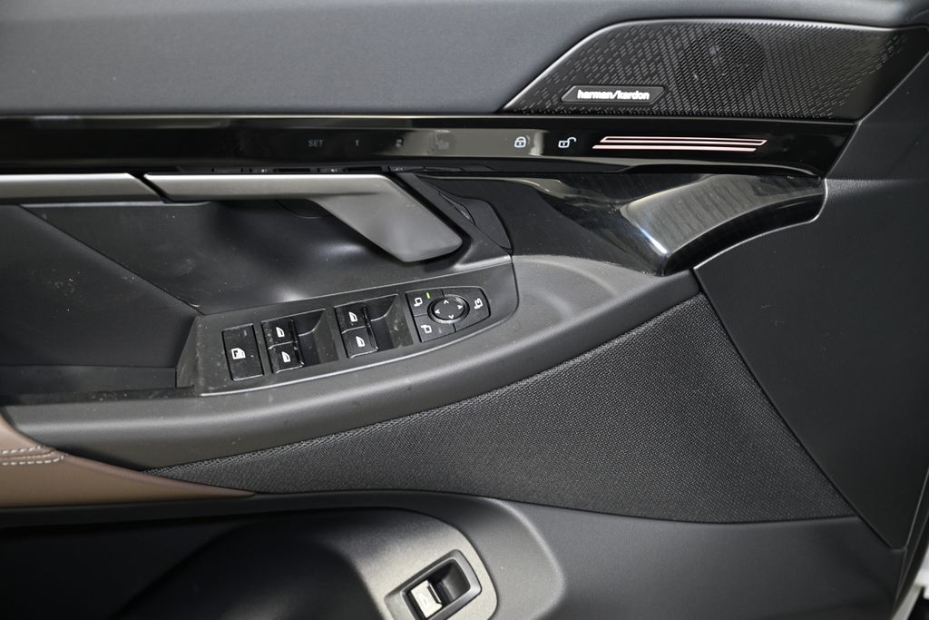 Thumbnail: 2025 BMW 5 Series - 22