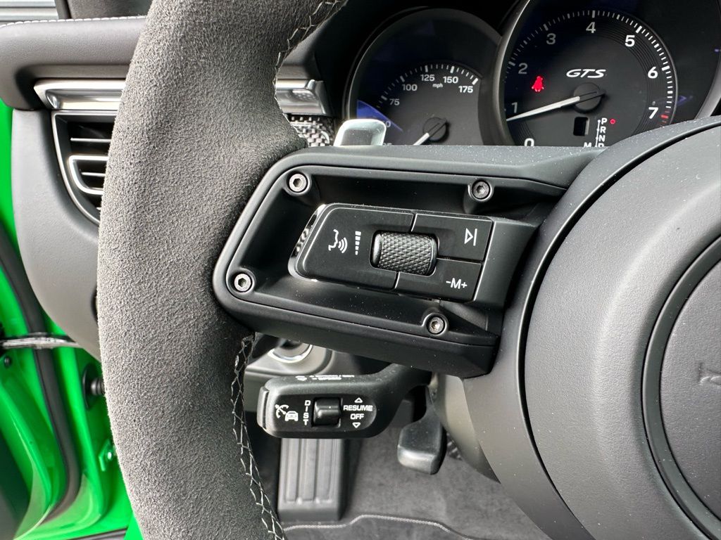 Thumbnail: 2026 Porsche Macan - 19