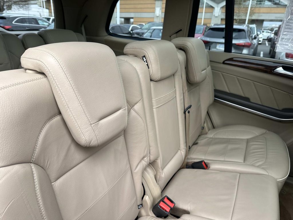 Thumbnail: 2013 Mercedes-Benz GL-Class - 27