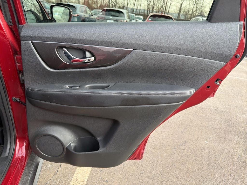 Thumbnail: 2020 Nissan Rogue - 24