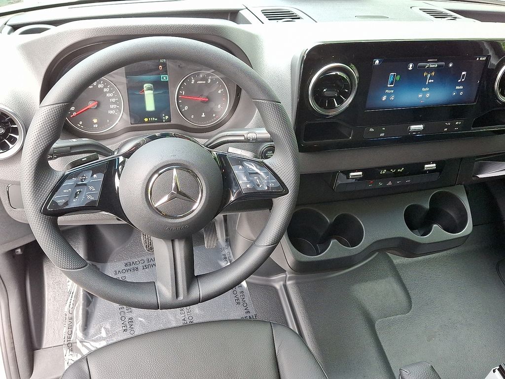 Thumbnail: 2025 Mercedes-Benz Sprinter - 8
