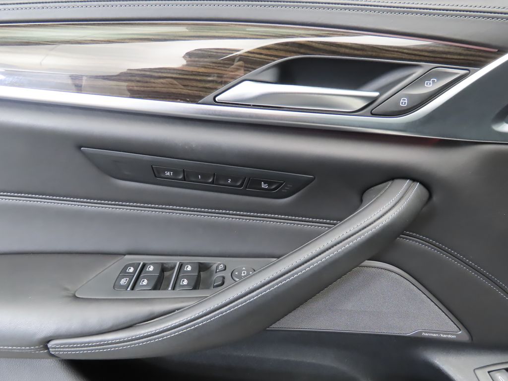 Thumbnail: 2018 BMW M5 - 22