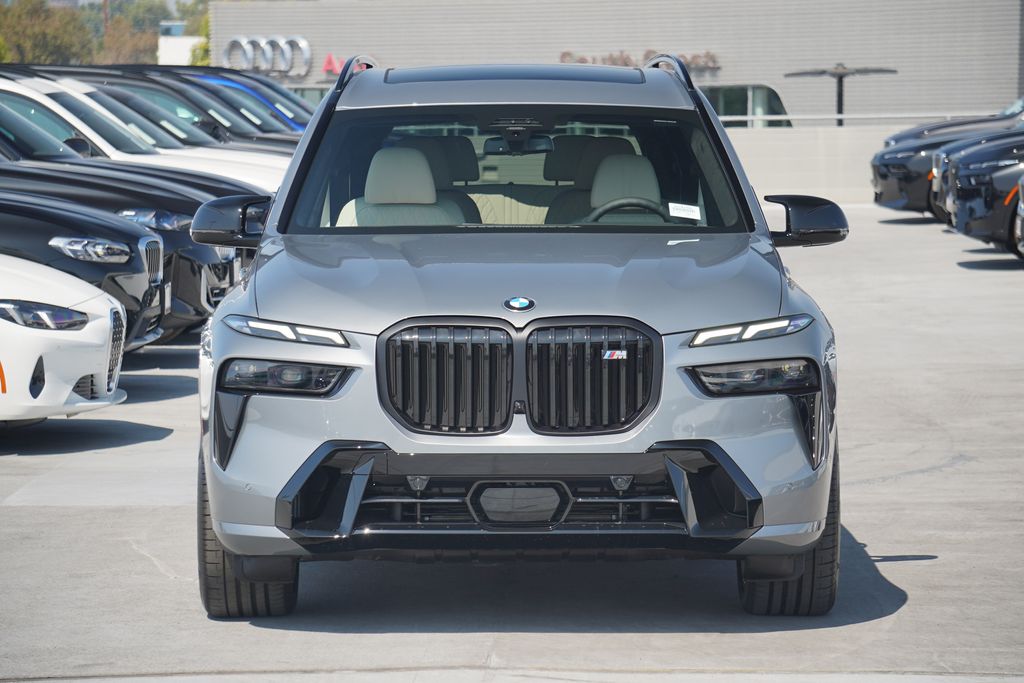 2025 BMW X7 M60i 2