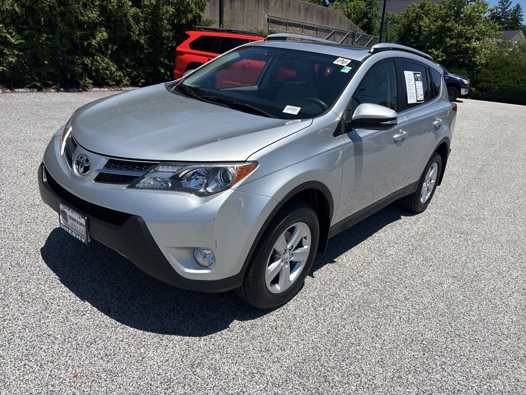Used 2013 Silver Toyota XLE image 2