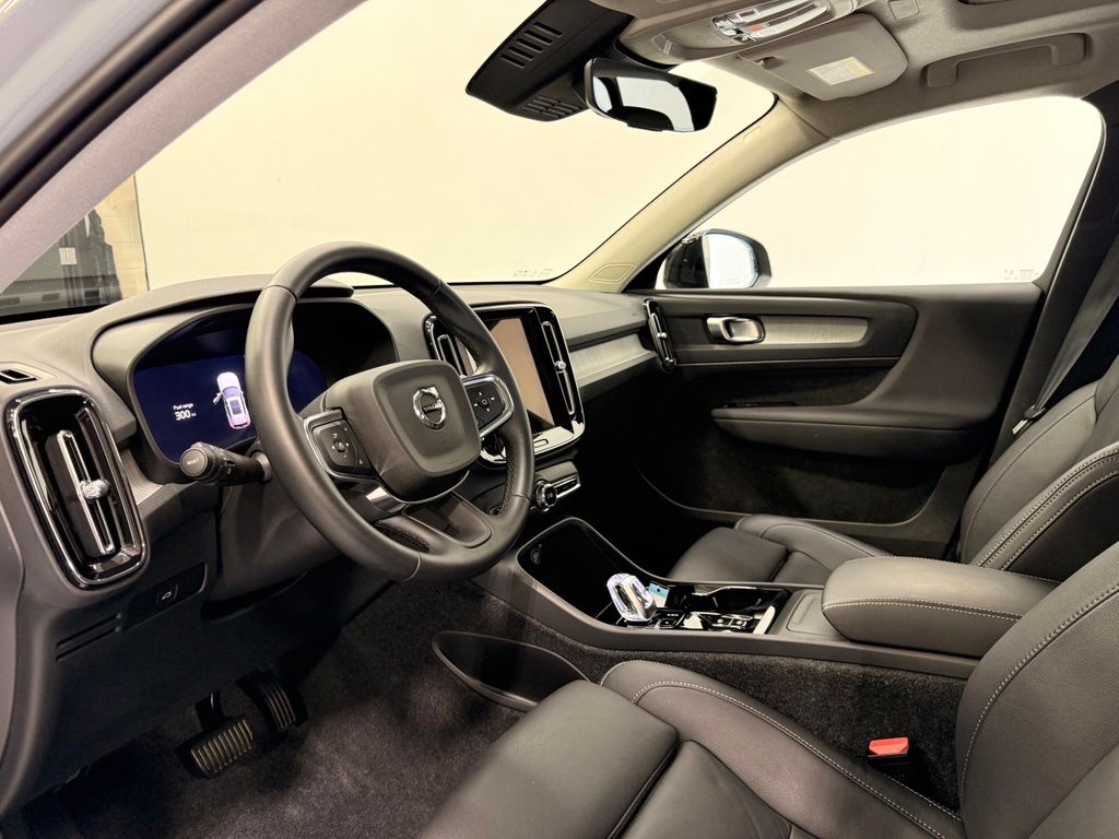 Thumbnail: 2026 Volvo XC40 - 11