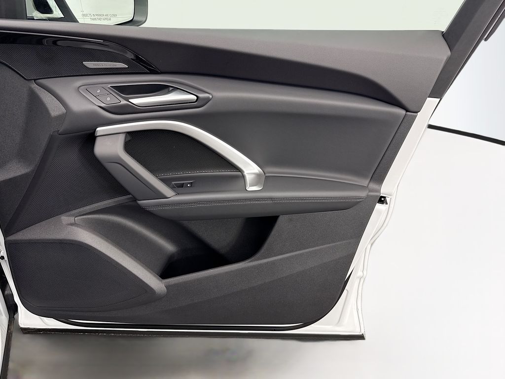 Thumbnail: 2025 Audi Q5 - 24