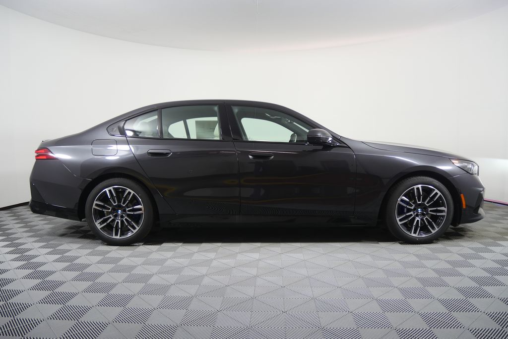 Thumbnail: 2026 BMW 5 Series - 2