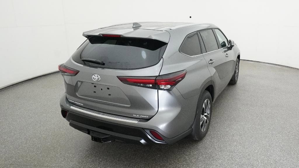 Thumbnail: 2026 Toyota Highlander - 18