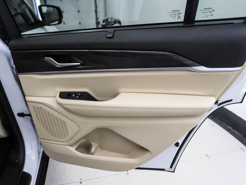 2023 Jeep Grand Cherokee L Limited Edition 24