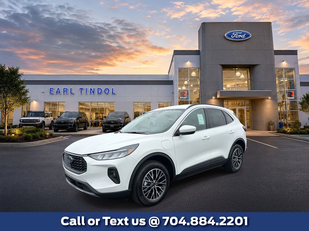 Star White Metallic Tri-Coat 2026 Ford Escape Hybrid Plug-in SUV / Crossover Front-Wheel Drive Continuously Variable Transmission
