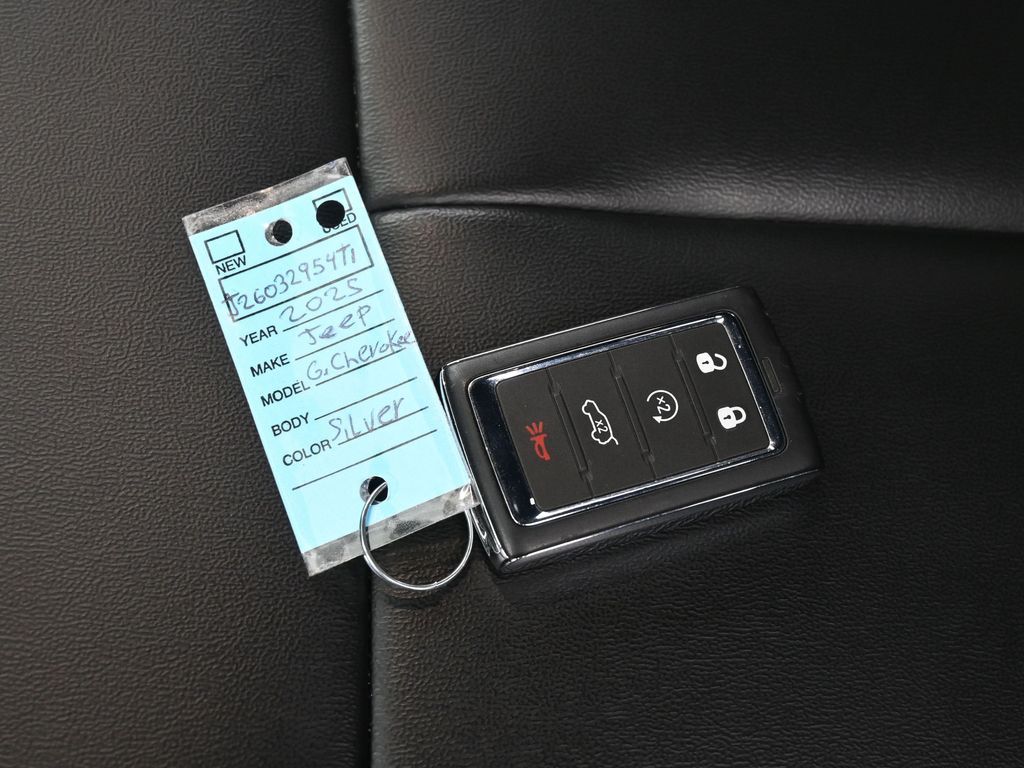 Used 2025 Silver Zynith Jeep Limited image 29