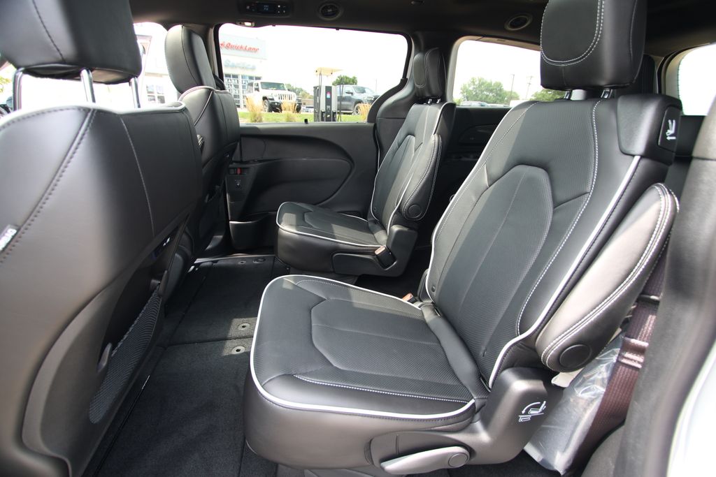 New 2027 Chrysler Pacifica Van